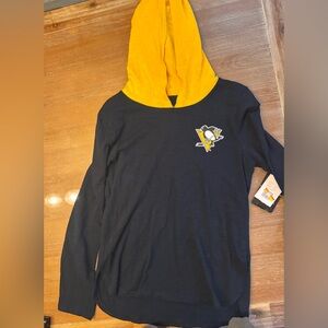New women’s Pittsburgh Penguins hooded tee size medium
